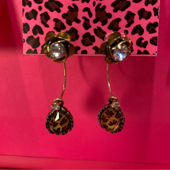 BETSEY JOHNSON- Gold Tone Leopard Drop Earrings - Picture 3 of 4